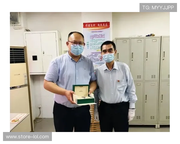 足球球星卡与球票设计风格解析及其收藏价值探讨